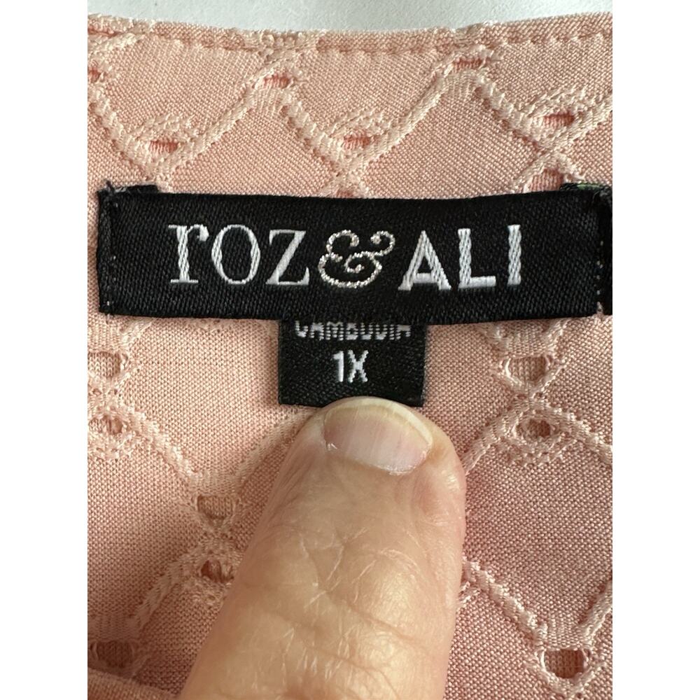 Women's Roz & Ali Top Peach Eyelet Pullover 3/4 Sleeve Stretch Baby Doll - Picture 7 of 11